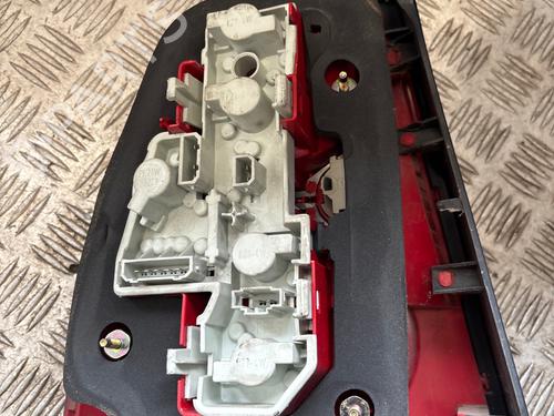 right-taillight-vw-passat-b55-3b3-2000-2001-2002-2003-2004-2005-38112162 main image