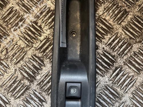 Used Right front window switch Right front window switch 37004958 37004958