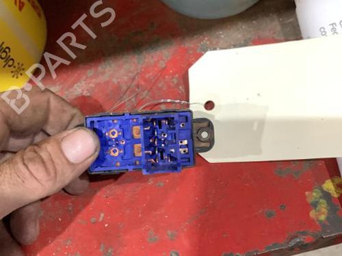 Used Left rear window switch Left rear window switch KIA RIO III (UB) 1.4 CRDi (90 hp) 21217112 21217112