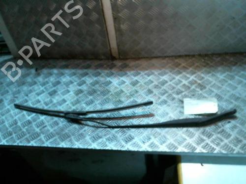 Used Front windshield wiper arm RENAULT CLIO III Grandtour (KR0/1_) 1.2 16V (KR02, KR0J) (75 hp) 20990466