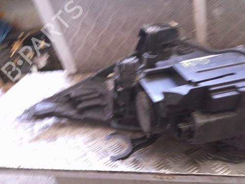 Right headlight PEUGEOT 5008 (0U_, 0E_) 2.0 HDi 150 / BlueHDi 150 | BP26293963C29 