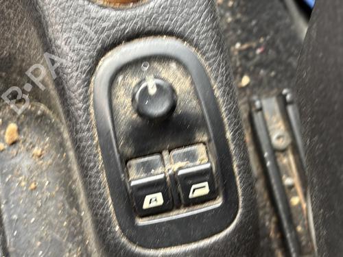 Used Switch PEUGEOT 206 Hatchback (2A/C) 1.4 i (75 hp) 26398704