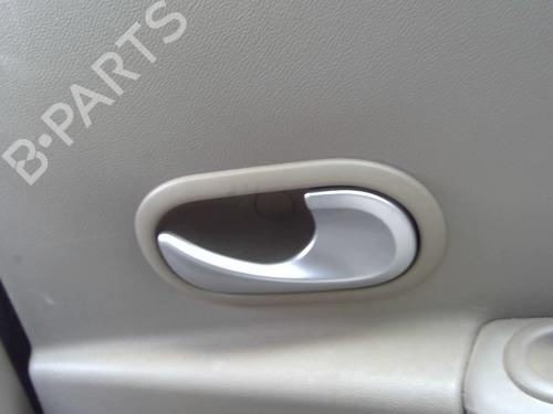 Høyre bak invendig håndtak RENAULT CLIO III (BR0/1, CR0/1) 1.6 16V (BR05, BR0B, BR0Y, BR15, BR1J, BR1M, BR1Y, CR0B,... (112 hp) 26453804