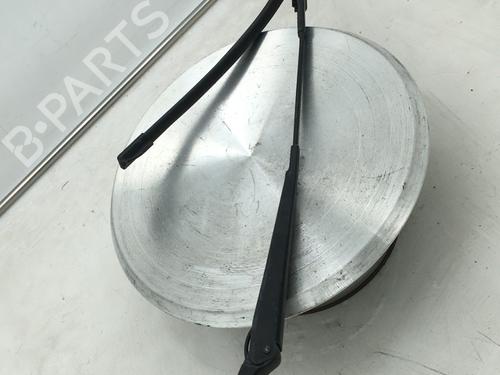 Used Front windshield wiper arm VW POLO IV (9N_, 9A_) 1.4 TDI (70 hp) 30600380