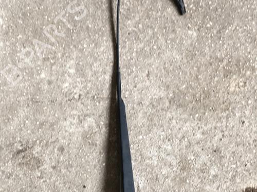 Used Front windshield wiper arm Front windshield wiper arm 32982346 32982346