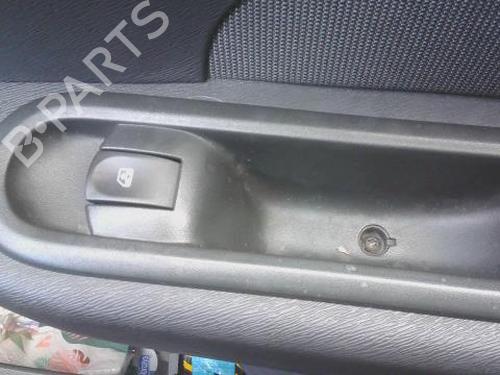 Used Right front window switch RENAULT TWINGO II (CN0_) 1.2 16V (CN04, CN0B) (75 hp) 32981986