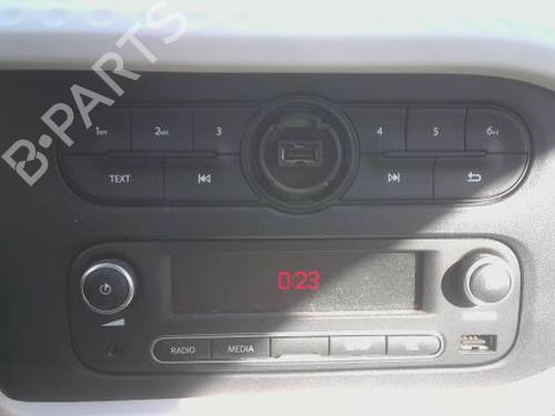 Used Radio Radio RENAULT TWINGO III (BCM_, BCA_) 1.0 SCe 75 (73 hp) 33700624 33700624