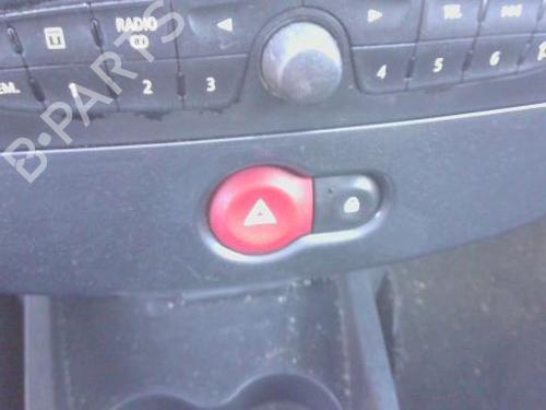 warning-switch-renault-clio-iii-br01-cr01-2005-2006-2007-2008-2009-2010-2011-2012-2013-2014-34530751 main image