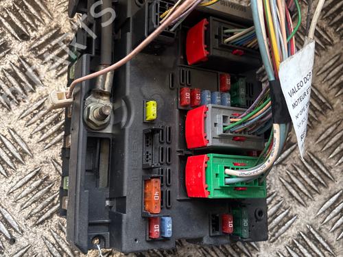 Used Fuse box Fuse box 36557057 36557057