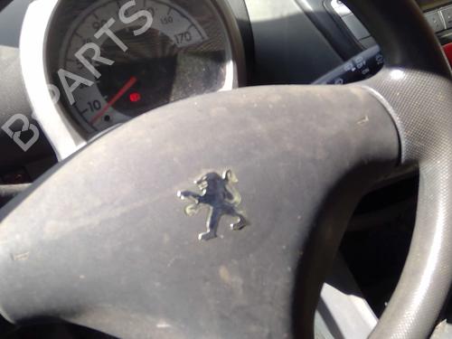 Used Driver airbag PEUGEOT 107 (PM_, PN_) 1.0 (68 hp) 26031314