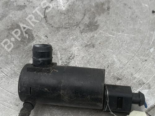 Used Washer pump Washer pump TOYOTA YARIS (_P9_) 1.3 VVT-i (SCP90_, SCP90R) (87 hp) 33002103 33002103