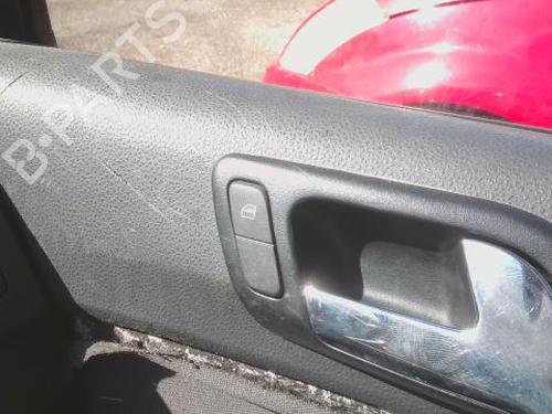Used Right front window switch VW POLO IV (9N_, 9A_) 1.4 TDI (70 hp) 28422401
