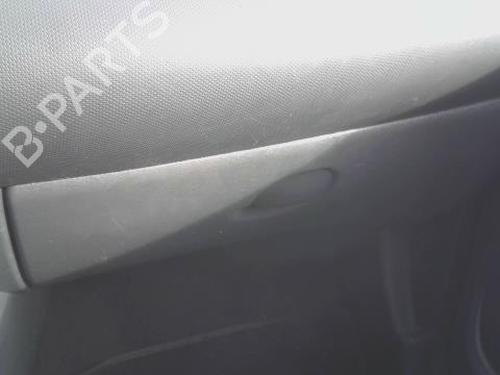 Guantera RENAULT TWINGO II (CN0_) 1.2 16V (CN04, CN0B) (75 hp) 32981993