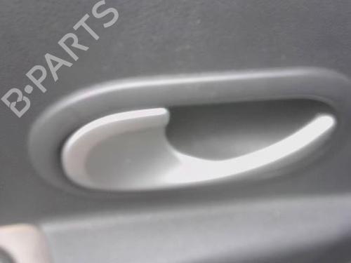 Puxador interior trás esquerdo RENAULT CLIO III (BR0/1, CR0/1) 1.2 16V (BR02, BR0J, BR11, CR02, CR0J, CR11) (75 hp) 32982088