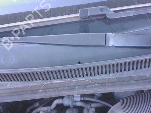 Used Front windshield wiper arm VW POLO V (6R1, 6C1) 1.2 (70 hp) 28619547