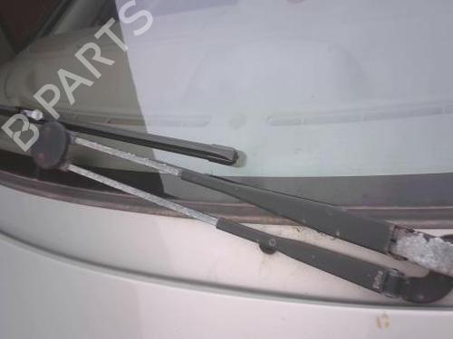 Used Front windshield wiper arm RENAULT TWINGO I (C06_) 1.2 (C066, C068) (58 hp) 31835224