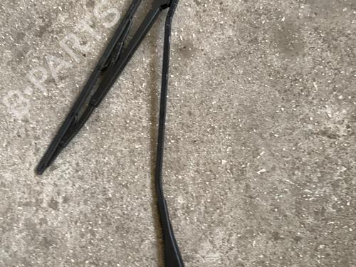 Used Front windshield wiper arm Front windshield wiper arm RENAULT SAFRANE I (B54_) 2.0 (B540) (105 hp) 33539116 33539116