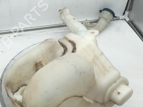 Used Windscreen washer tank Windscreen washer tank 32185832 32185832