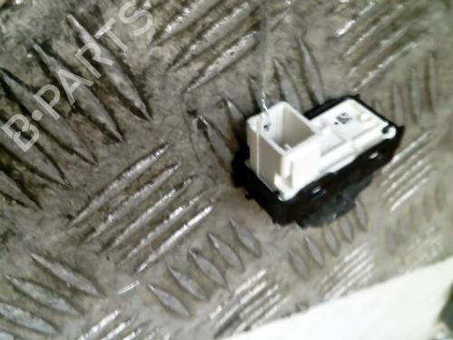 Used Right front window switch Right front window switch CITROËN C3 III (SX) 1.2 VTi 82 (82 hp) 22192335 22192335