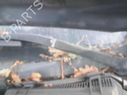 Used Front windshield wiper arm BMW 5 (E39) 523 i (170 hp) 28819704