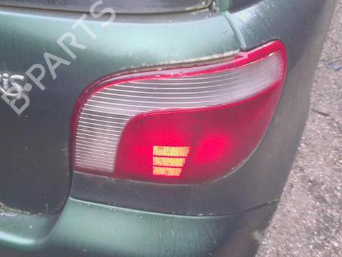 Used Right taillight Right taillight TOYOTA YARIS (_P1_) 1.0 (SCP10_, SCP10R) (68 hp) 31611043 31611043