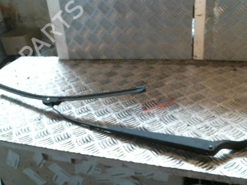 Used Front windshield wiper arm FORD FIESTA V (JH_, JD_) 1.4 TDCi (68 hp) 20996334