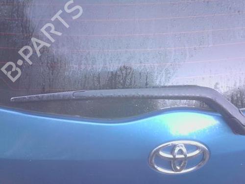 Used Rear windshield wiper arm TOYOTA YARIS (_P9_) 1.4 D-4D (NLP90_, NLP90R) (90 hp) 31168229