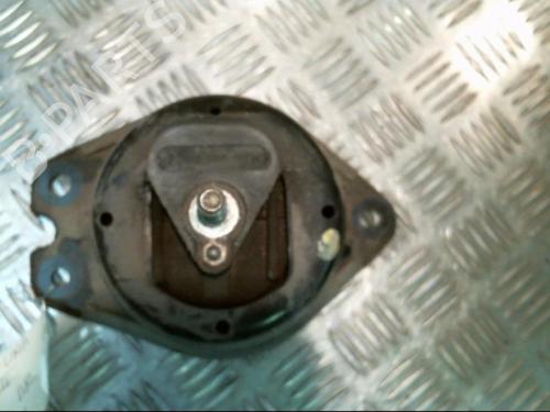 Used Engine mount Engine mount RENAULT LAGUNA II (BG0/1_) 1.8 16V (BG04, BG0B, BG0C, BG0V) (117 hp) 20991981 20991981