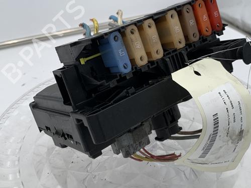 Used Fuse box PEUGEOT 407 (6D_) 1.6 HDi 110 (6D9HZC, 6D9HYC) (109 hp) 30181405