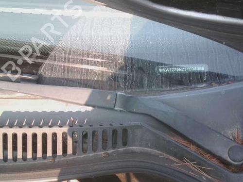 Used Front windshield wiper arm VW POLO (9N_, 9A_) 1.4 TDI (70 hp) 27924044