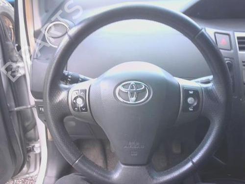 Used Steering wheel TOYOTA YARIS (_P9_) 1.33 VVT-i (NSP90_, NSP90R) (100 hp) 32142359