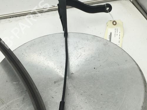 front-windshield-wiper-arm-opel-corsa-d-s07-2006-2007-2008-2009-2010-2011-2012-2013-2014-2015-32368318 main image