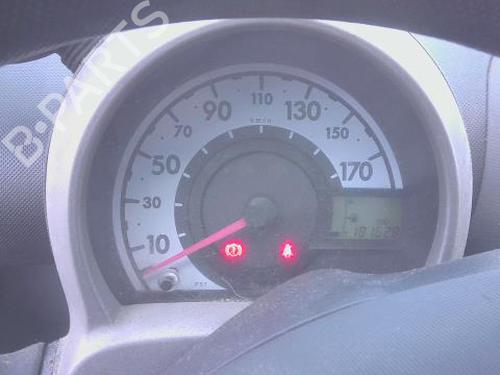 Used Instrument cluster PEUGEOT 107 (PM_, PN_) 1.0 (68 hp) 30677365