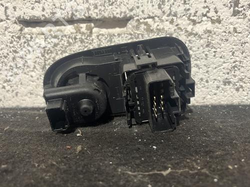 Used Left front window switch Left front window switch RENAULT MASTER III Van (FV) 2.3 dCi 100 FWD (FV0A, FV0B, FV0G, FV0K, FV0H) (101 hp) 28139283 28139283