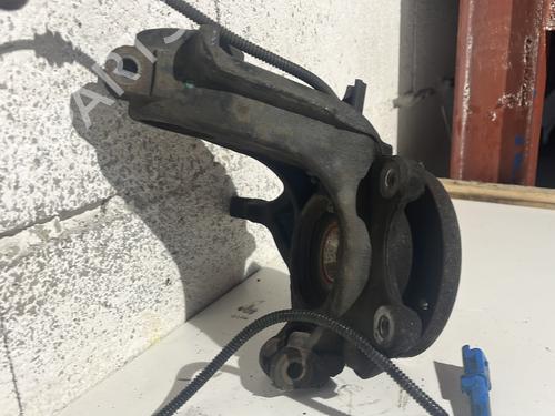 Used Left front steering knuckle Left front steering knuckle CITROËN C4 CACTUS 1.2 VTi 82 (82 hp) 31376432 31376432