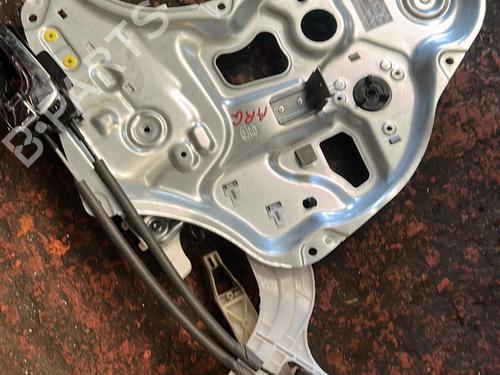 Serrure arrière gauche HYUNDAI ix35 (LM, EL, ELH) 2.0 CRDi (136 hp) 25844196