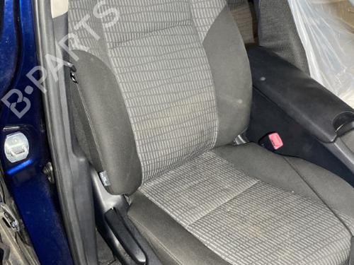 Used Right front seat TOYOTA AVENSIS Saloon (_T27_) 2.2 D-4D (ADT271_, ADT271R) (150 hp) 20865421