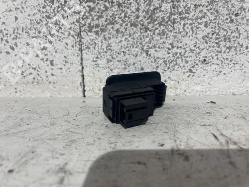 Used Right front window switch Right front window switch VW GOLF SPORTSVAN VII (AM1, AN1) [2014-2020] 36144068 36144068