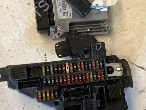 Used Electronic module BMW 5 Touring (E61) 520 d (177 hp) 21863162