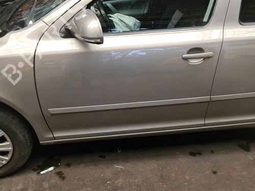 Used Left front door SKODA OCTAVIA II Combi (1Z5) 1.6 TDI (105 hp) 20871725