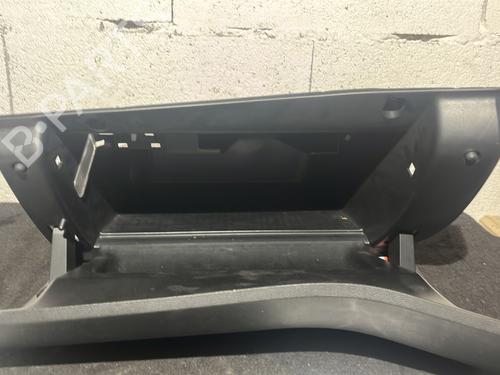 Used Glove box Glove box PEUGEOT 308 II (LB_, LP_, LW_, LH_, L3_) 1.6 BlueHDi 120 (120 hp) 25444631 25444631
