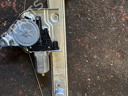 Used Front left window mechanism SUZUKI GRAND VITARA II (JT, TE, TD) 1.9 DDiS All-wheel Drive (JT419, TD44, JB419WD, JB419XD,... (129 hp) 20859643