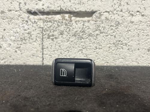 Used Right front window switch MERCEDES-BENZ GLA-CLASS (X156) GLA 180 CDI / d (156.912) (109 hp) 25701710