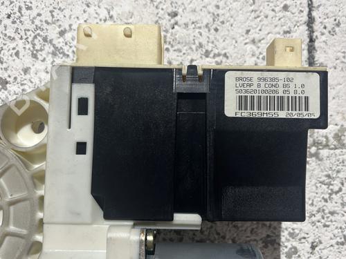 Left front window motor PEUGEOT 307 Break (3E) 1.6 HDi 110 | BP32301317E21 - Image 2
