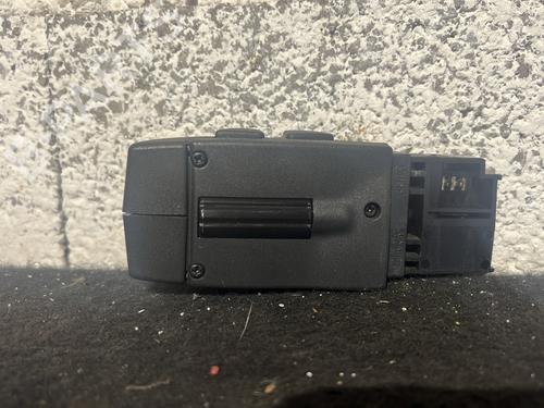 switch-dacia-duster-hs_-2010-2011-2012-2013-2014-2015-2016-2017-2018-28055097 main image