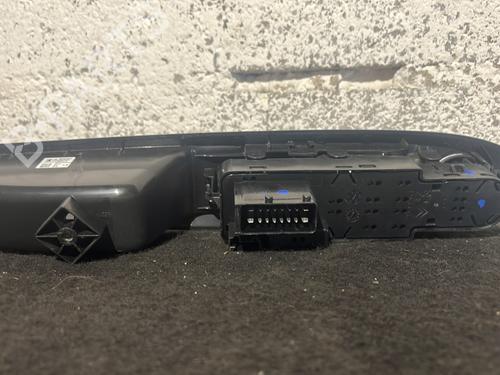 left-front-window-switch-citroen-ds3-sa_-2009-2010-2011-2012-2013-2014-2015-2016-28016532 main image