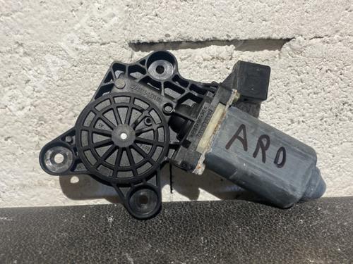 Rudehejsemotor bagstkærm højre MERCEDES-BENZ S-CLASS (W220) S 500 (220.075, 220.175, 220.875) (299 hp) 21865342