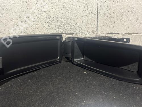 Used Armrest / Center console Armrest / Center console CITROËN DS3 (SA_) 1.6 THP 155 (156 hp) 28598380 28598380