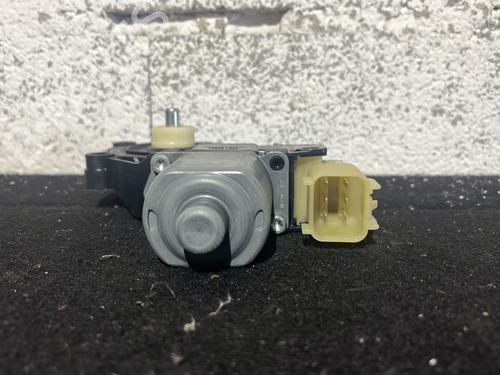 right-front-window-motor-ford-fiesta-vi-cb1-ccn-2008-28673266 main image