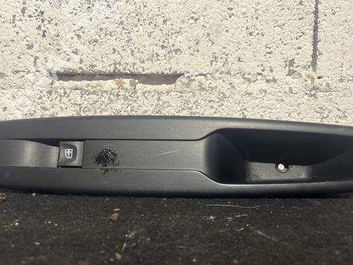 Used Right front window switch RENAULT MEGANE III Hatchback (BZ0/1_, B3_) 1.5 dCi (BZ09, BZ0D, BZ1W, BZ29, BZ14) (110 hp) 26213993